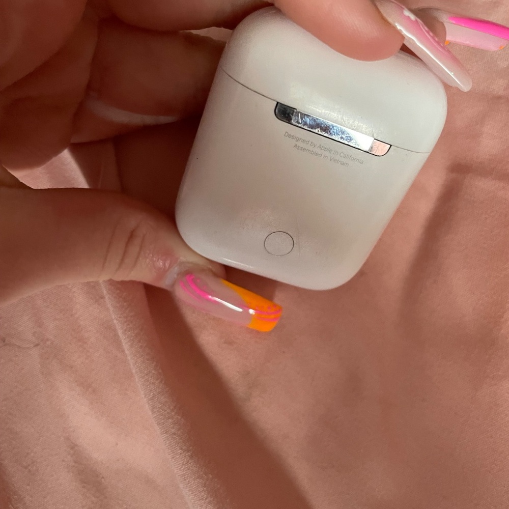 AirPods second generations - Picture 3 of 4